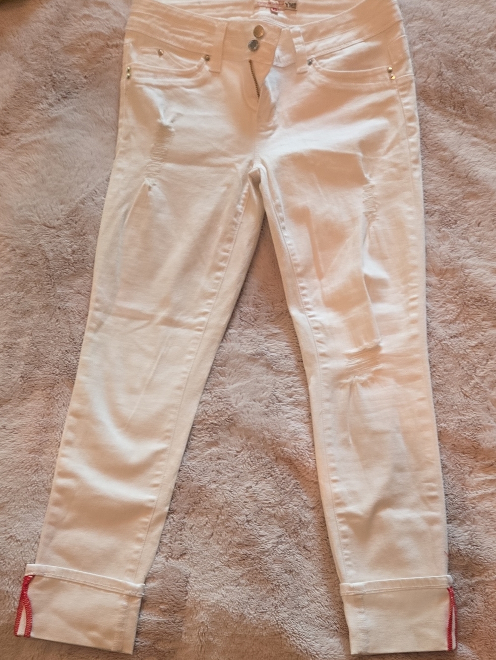 Cropped White Ankle Jeans with Rolled Hem